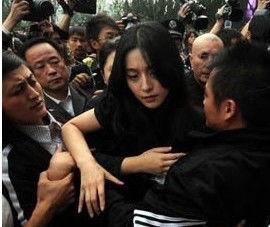 明星遭非礼,揭开娱乐圈黑暗面