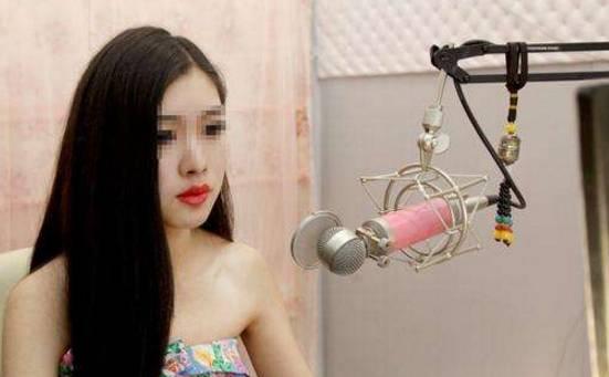 露肩女主播公厕啪啪,揭秘网络直播的道德边界